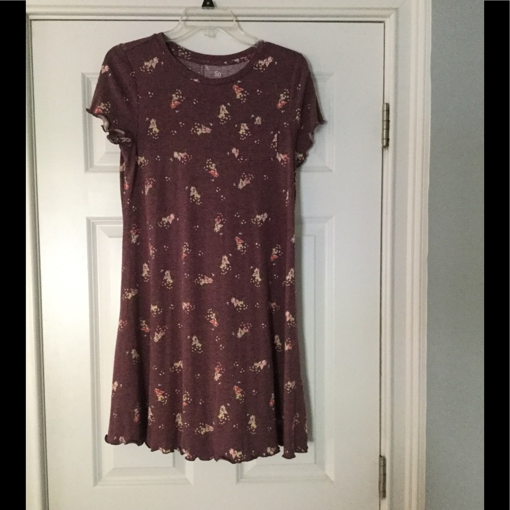 NWT Burgundy floral tee shirt dress.  Size medium.